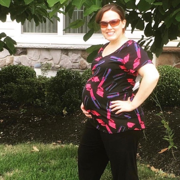 ♦️2/$30 Lipstick LuLaRoe Classic T - Picture 4 of 8